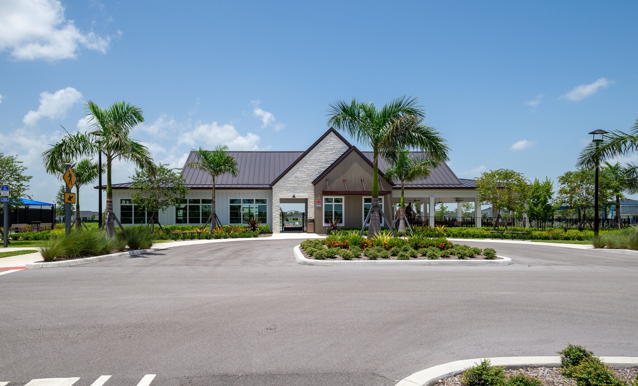 Building Photo - 6378 NW Windwood Way