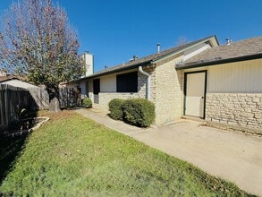 Building Photo - 621 Luther Dr