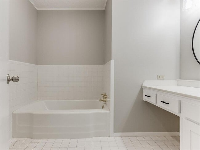 Building Photo - 2609 Brentwood Dr