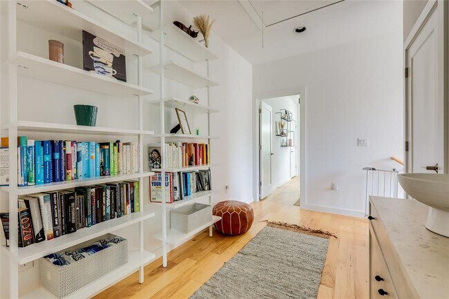 Building Photo - 2709 E 14th St