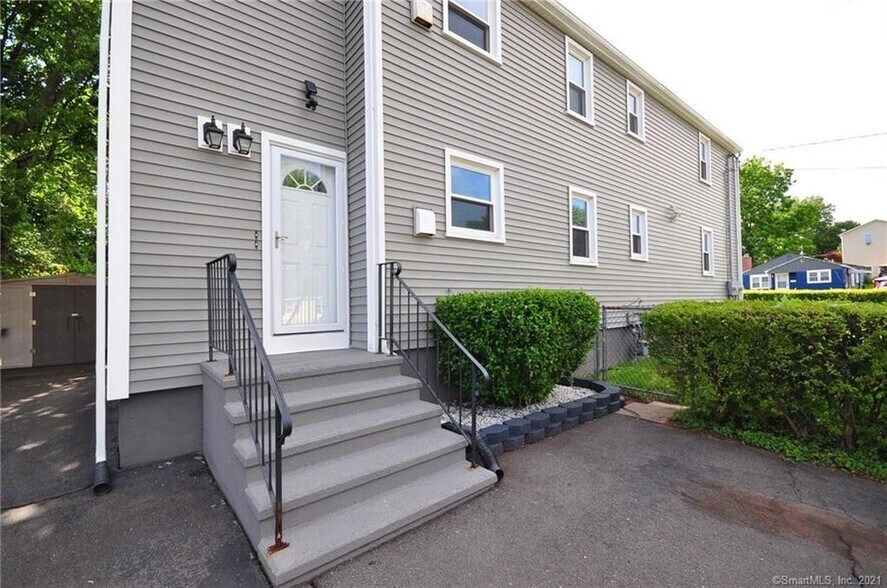 Building Photo - 135 Connecticut Ave