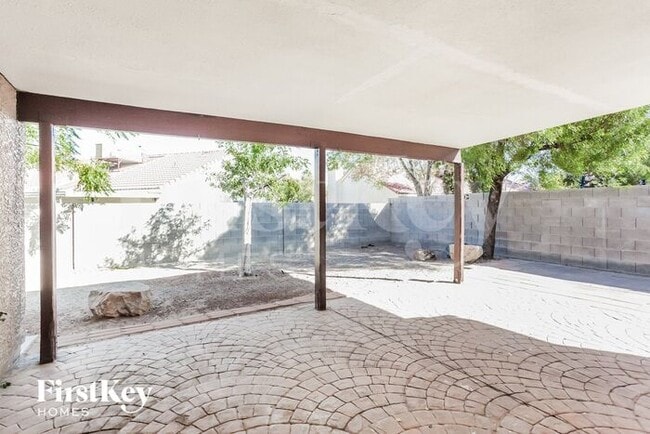 Building Photo - 2114 W San Miguel Ave