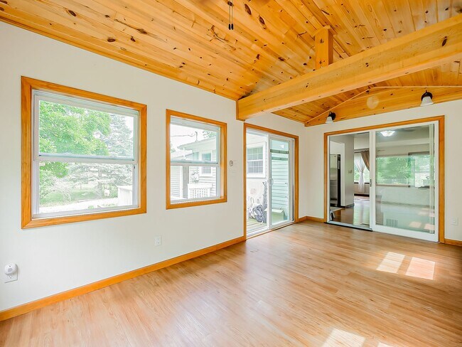 Building Photo - Your Private Retreat Just Minutes from Downtown South Lyon