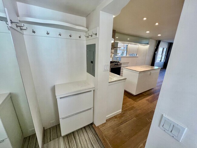 Building Photo - 1072F-A/B-PGPM-T/L-CS