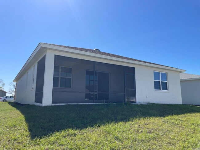 Building Photo - ***Move-In Special: 2 Weeks Free Rent! | B...