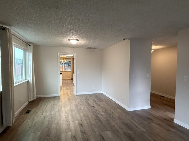 Building Photo - Beautiful 4 bed 2 bath home in Boise just off E Bergeson St