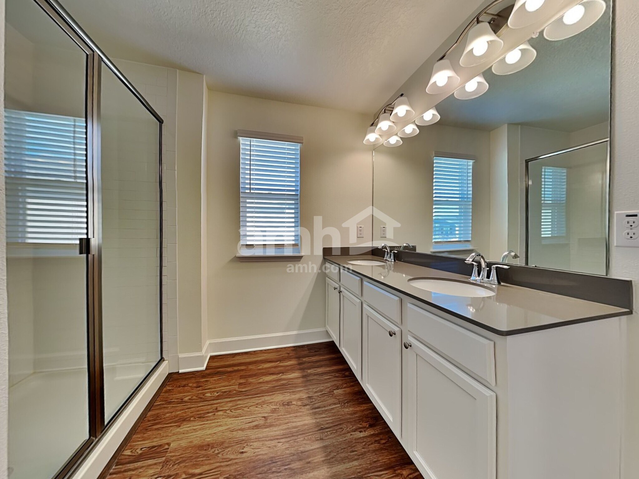 Building Photo - 1011 Island Pond Dr