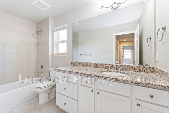 Building Photo - 1303 S Oak Ct.