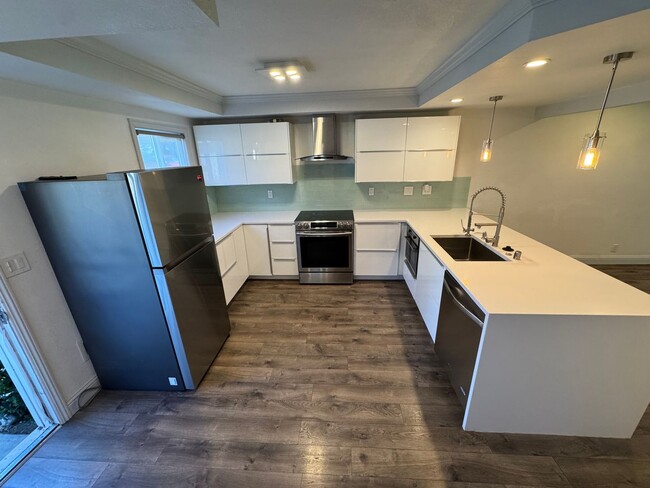 Building Photo - Danville Townhouse 2 bed / 1.5 bath - Near...