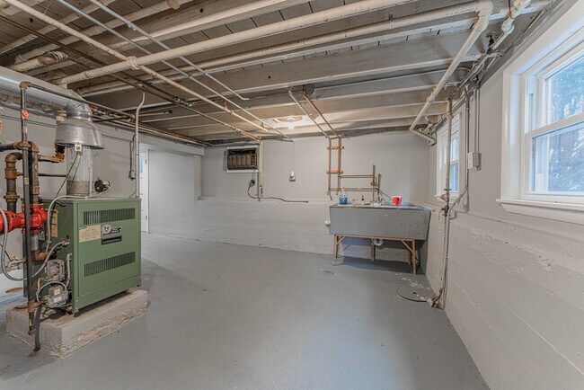 Building Photo - 14517 Blaine Ave