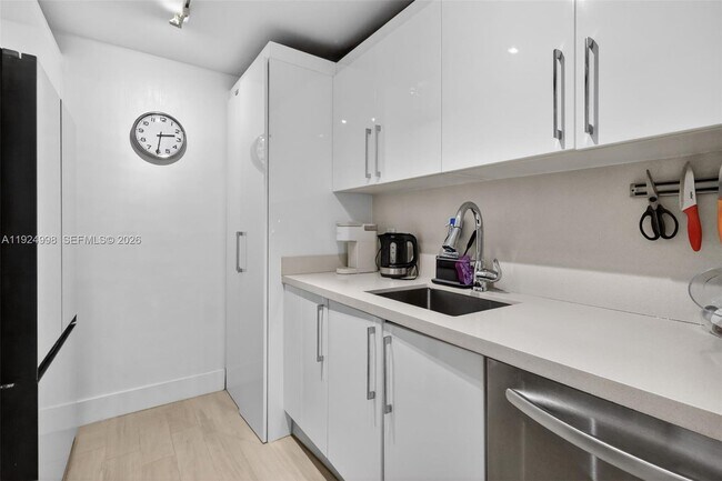 Building Photo - 10275 Collins Ave