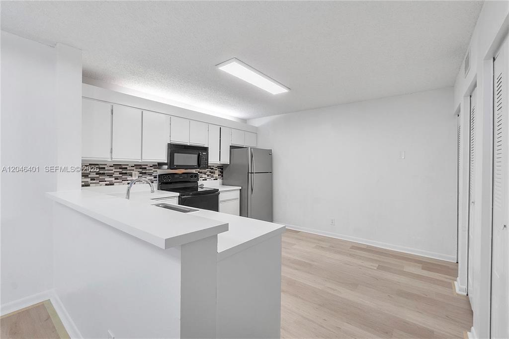 Building Photo - 5661 Riverside Dr