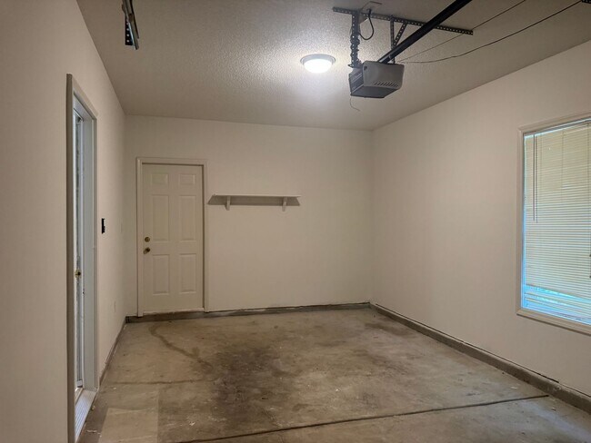 Building Photo - Three Bedroom Townhouse in Sherrills Ford with Bonus Room