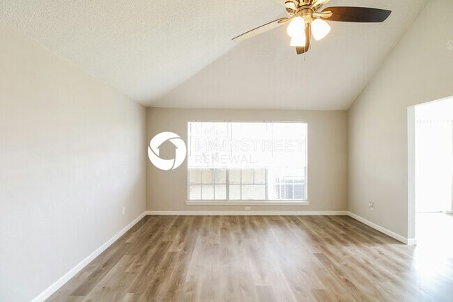 Building Photo - 4 Bedroom Pet-Friendly Home in Missouri City, TX with Main Street Renewal