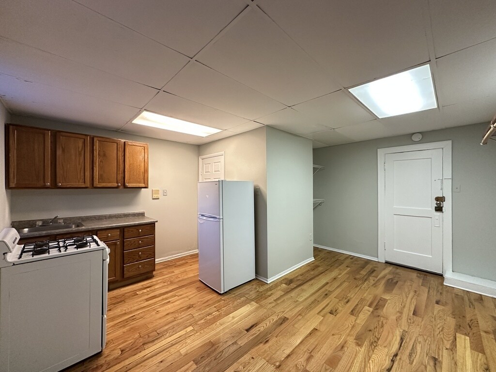 Building Photo - 4632 N Paulina St