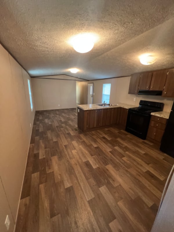 Building Photo - 100 Harvest Ln