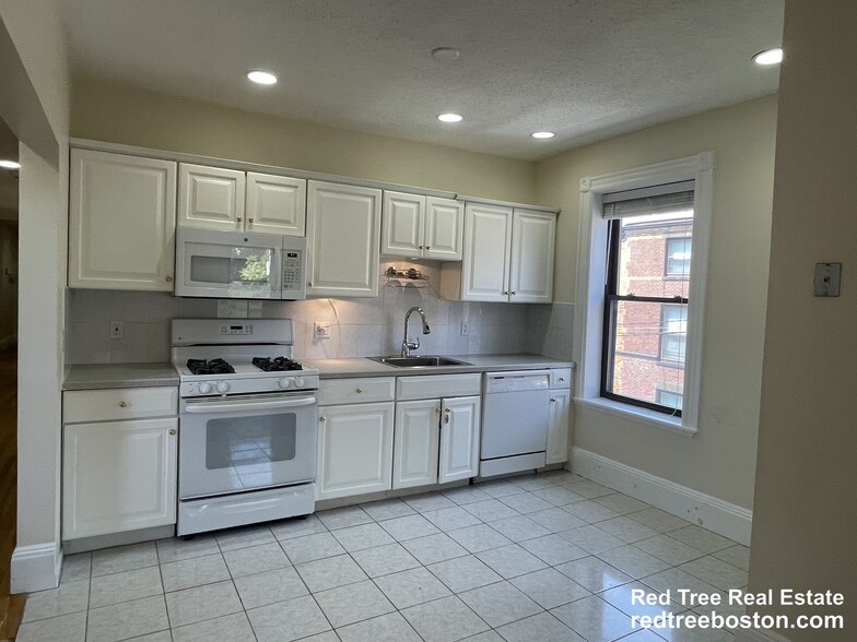 Building Photo - 12 Dean Rd