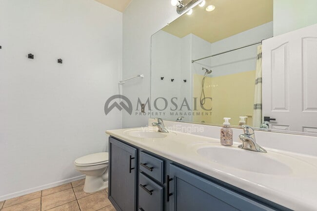 Building Photo - 105 E Piccolo Ct