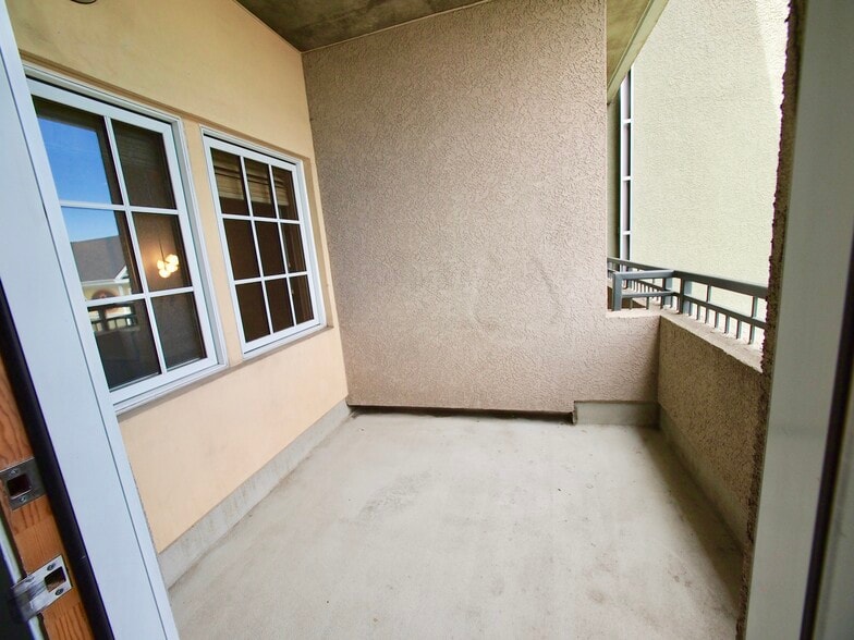 Balcony - 275 S Harrison St