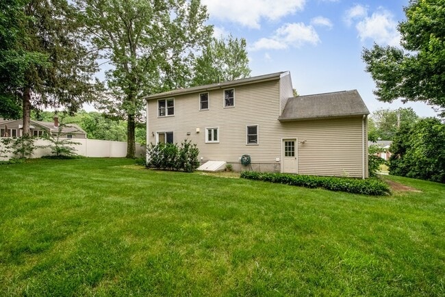 Building Photo - 18 Ladyslipper Dr