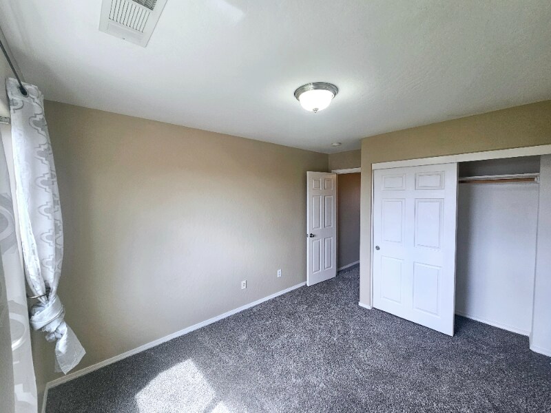 Building Photo - 6653 E Braly Ave