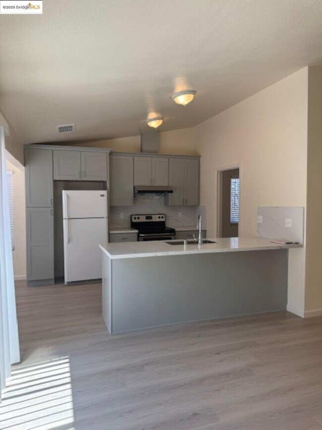 Building Photo - 3323 Blythe Dr