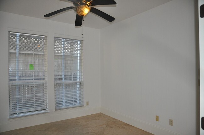 Building Photo - 5922 Burgoyne Dr.