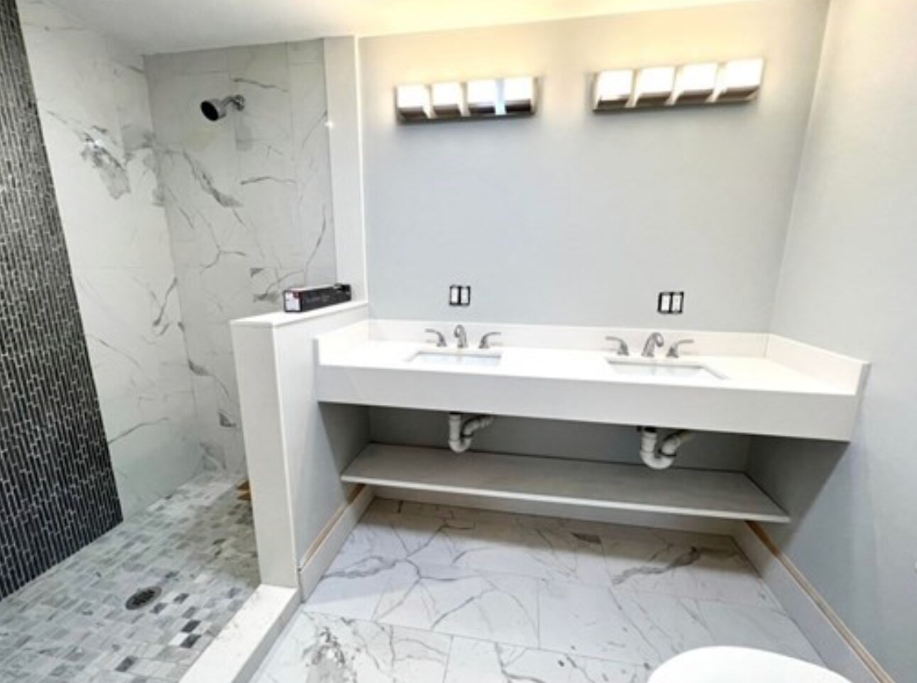 Building Photo - 171 Forest St