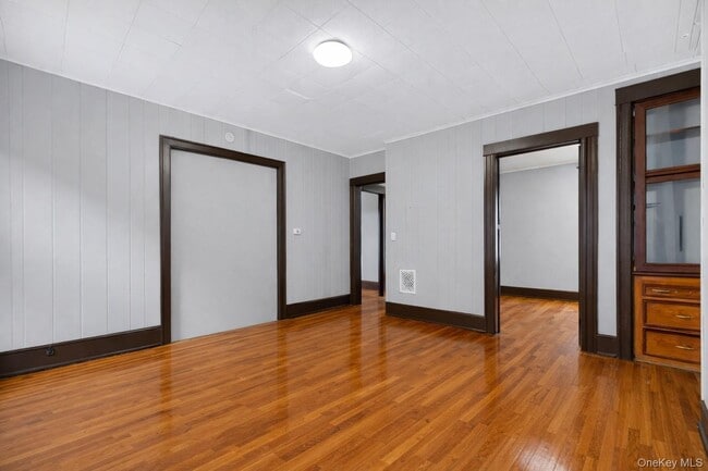 Building Photo - 148 Winnikee Ave