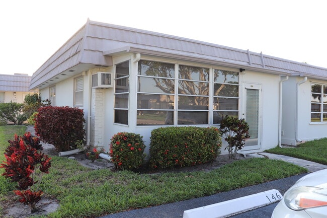 Building Photo - 147 Valencia Blvd