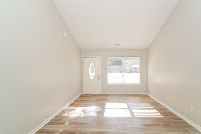 Building Photo - 6726 Oak Lake Dr