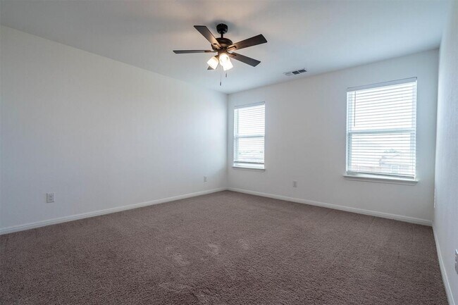 Building Photo - 128 Maywood Ln