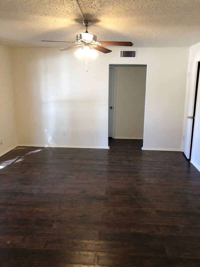 Building Photo - 2909 Las Vegas Trail