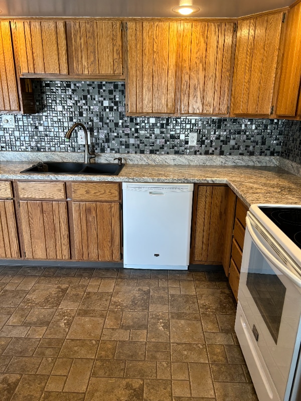 Building Photo - 2913 8th Ave N