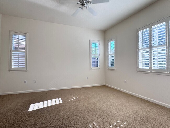 Building Photo - Beautifully Maintained Single Story 4 Bed ...