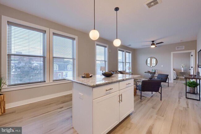 Building Photo - 9-213-UNI9 Jackson Dr