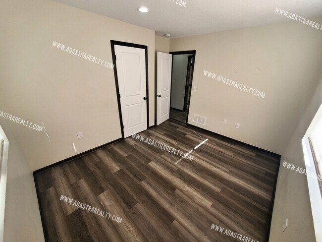 Building Photo - 1518 W 26th St