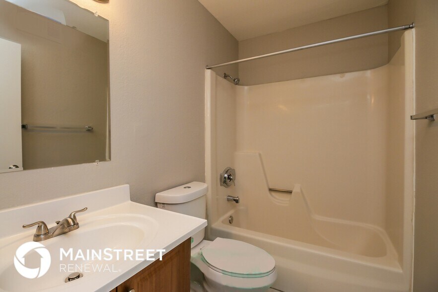 Building Photo - 2355 S Spruce