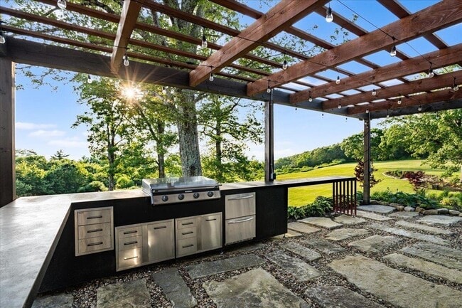 Building Photo - 398 Scofield Mountain Rd