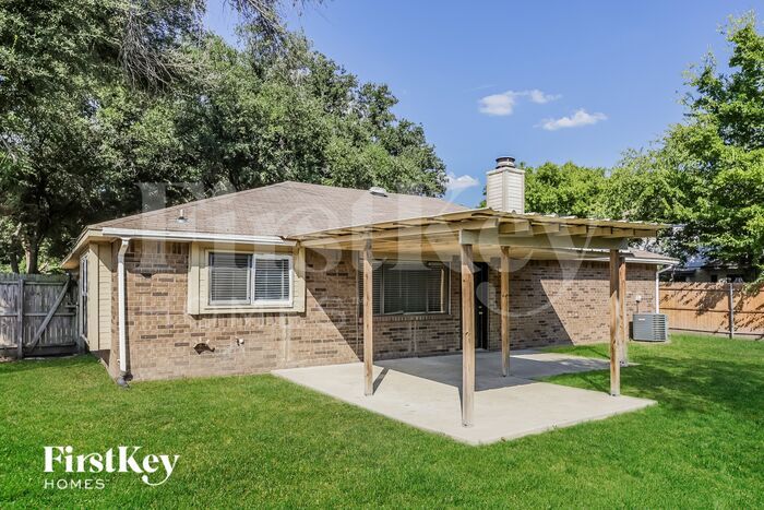 Building Photo - 2437 Slaton Dr