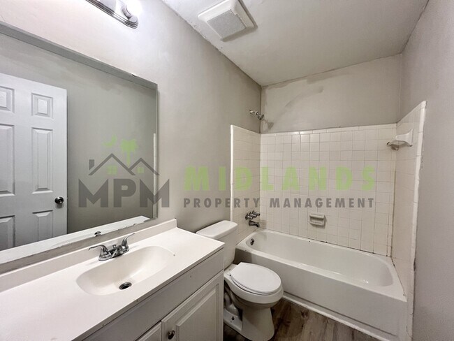 Building Photo - 204 S Cromwell St