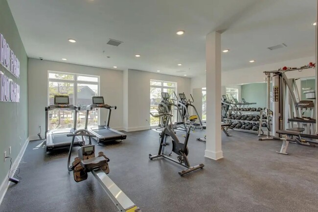 Building Photo - Newer 1 bedroom condo in The Ontario in Na...