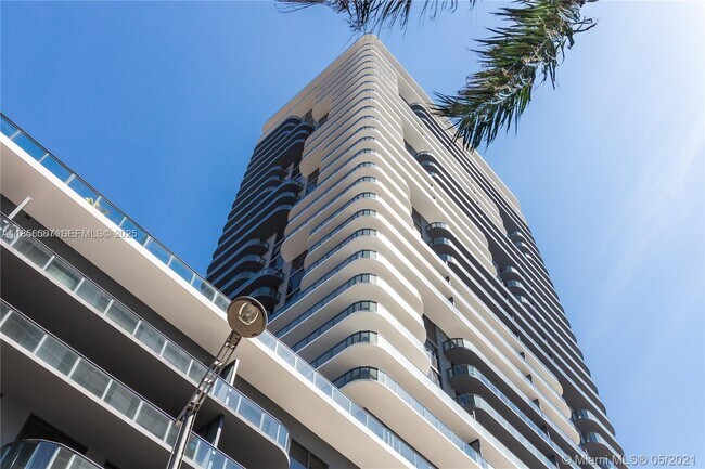 Building Photo - 121 NE 34th St