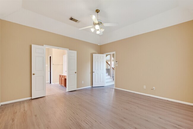 Building Photo - 910 Norfolk Dr