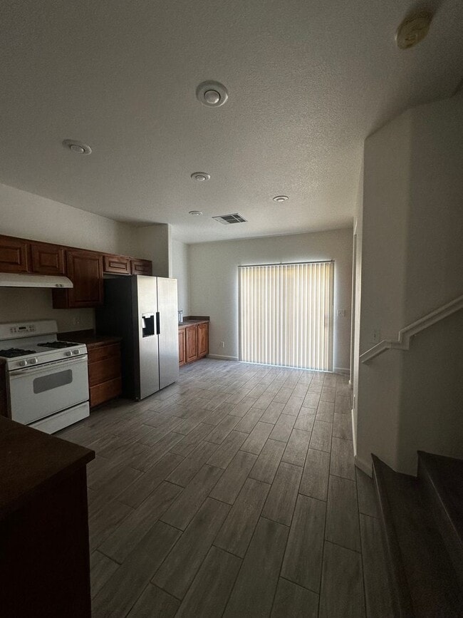 Building Photo - 3 Bedroom Home in the SW!