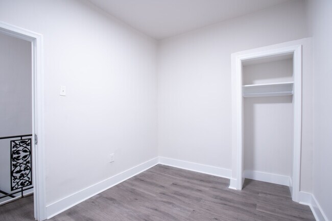 Building Photo - 2424 N Gratz St
