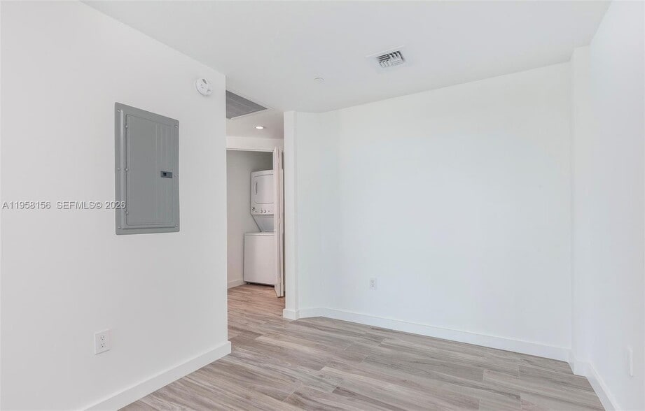 Building Photo - 1300 S Miami Ave