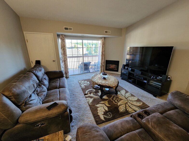 Building Photo - 10391 Glenway Dr