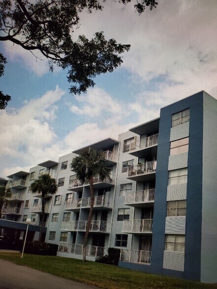 Building Photo - 500 Executive Center Dr