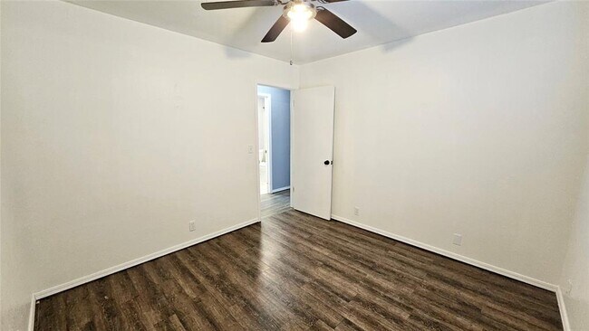 Building Photo - 9005 Tracy Dr